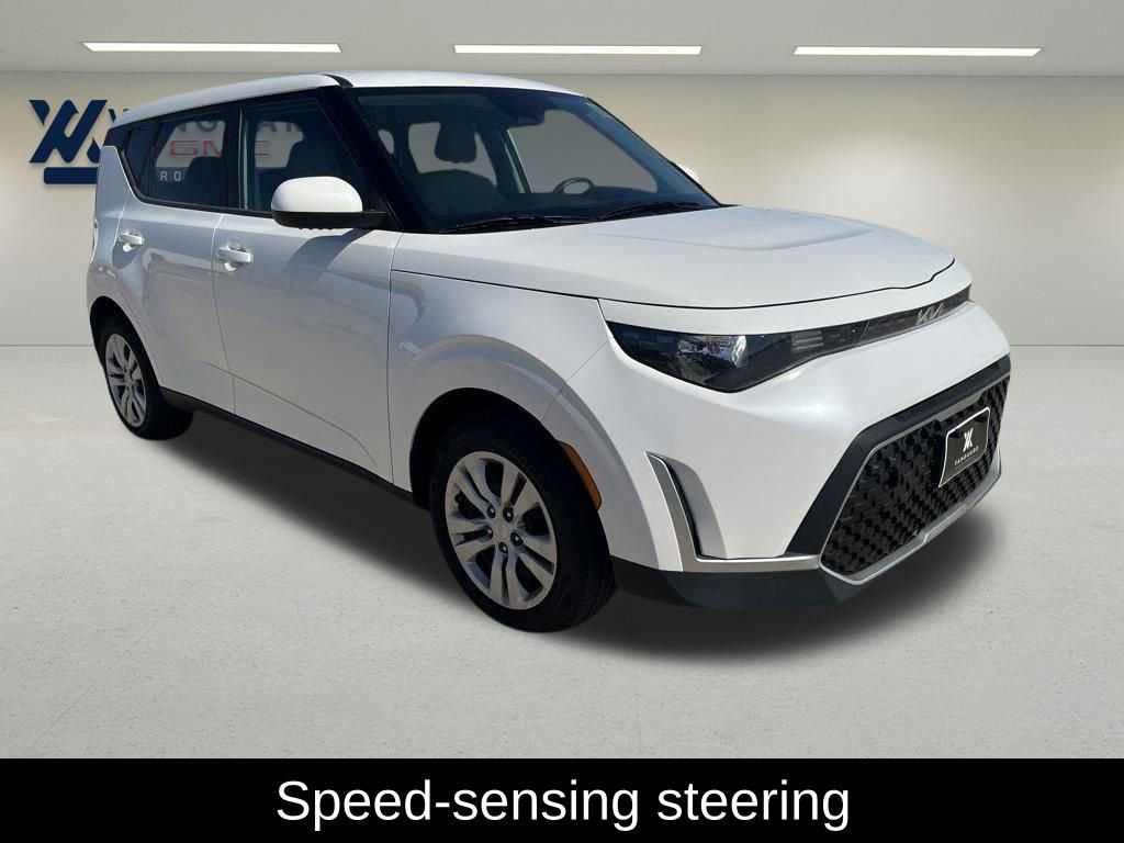 Used 2023 Kia Soul LX image 13