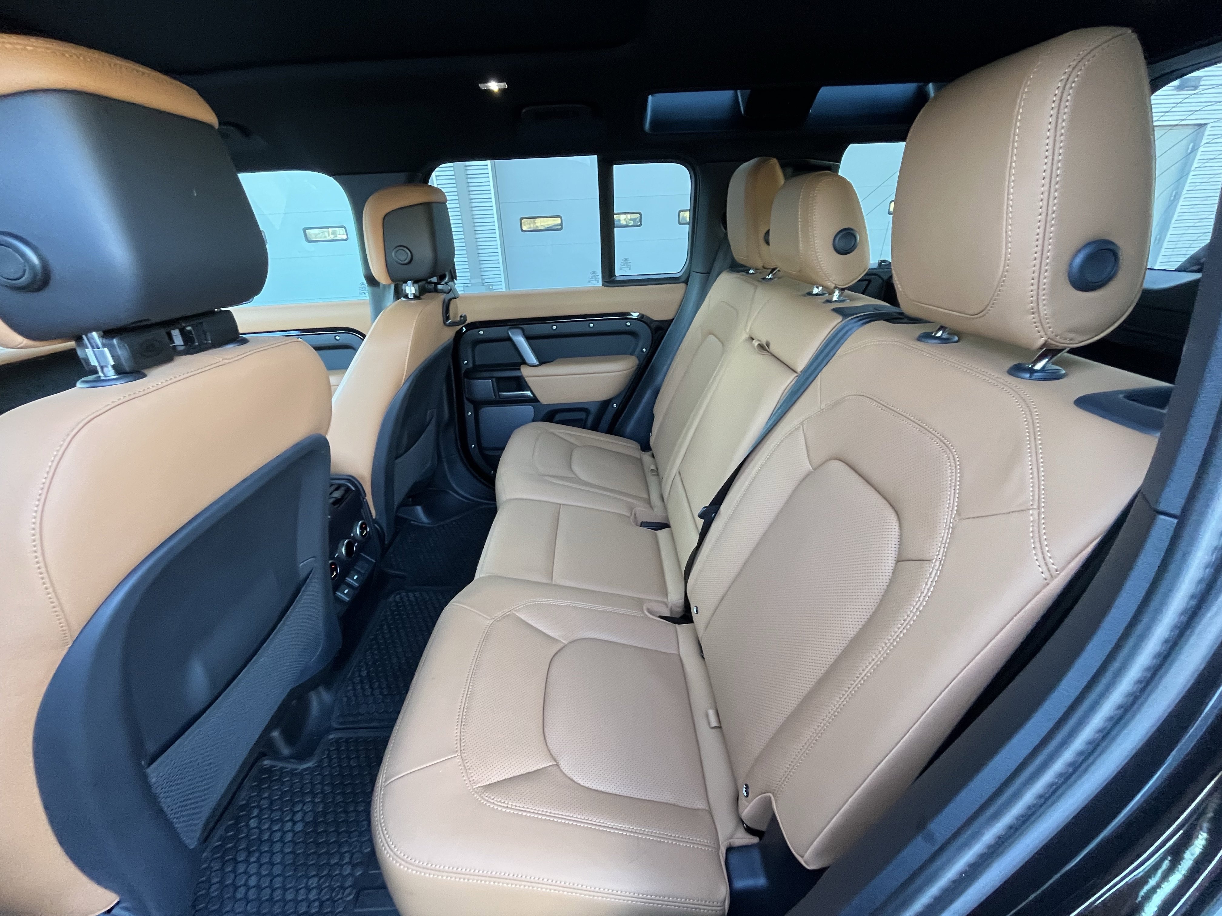 Used 2024 Land Rover Defender 110 V8 image 28