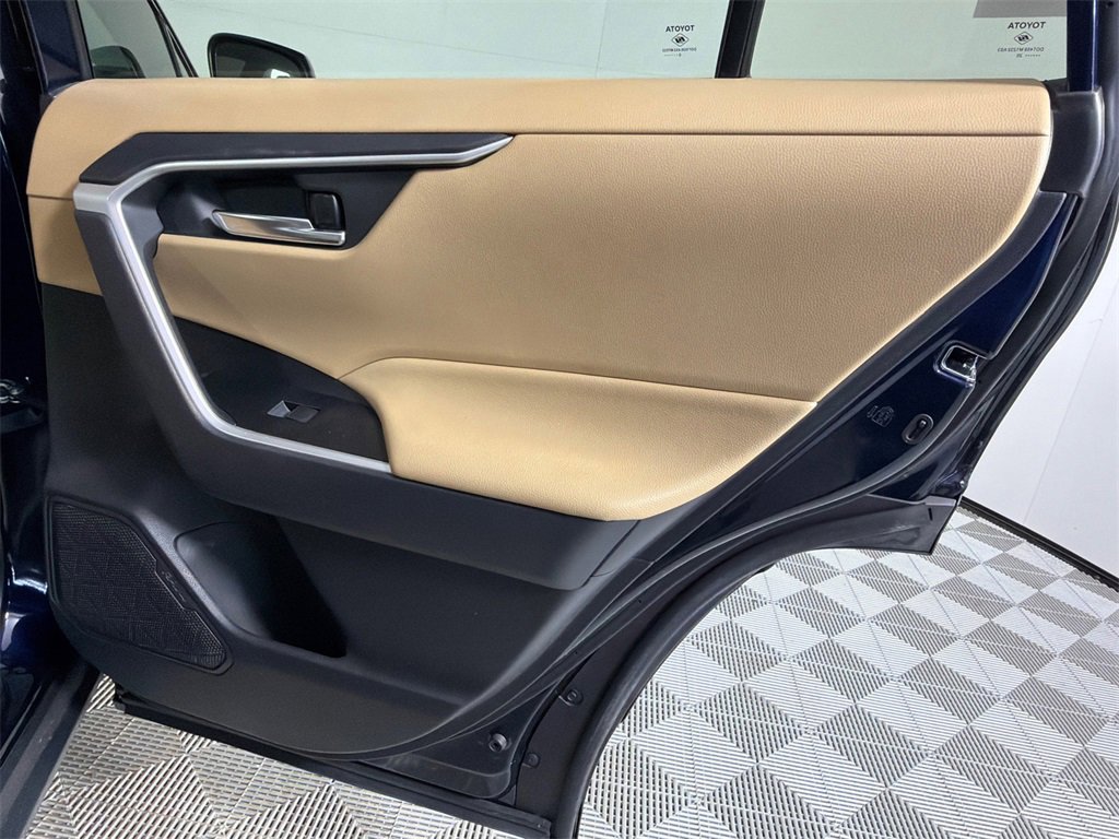 Used 2020 Toyota RAV4 XLE Premium image 17