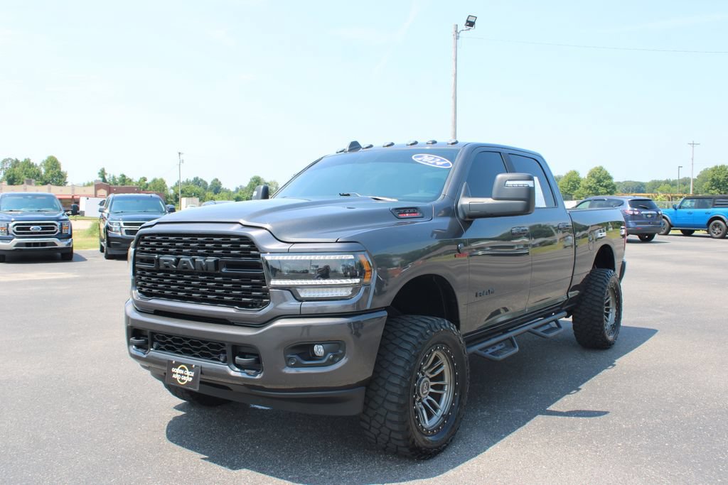 Used 2024 RAM 2500 Big Horn w/ Night Edition AWD/4WD image 4