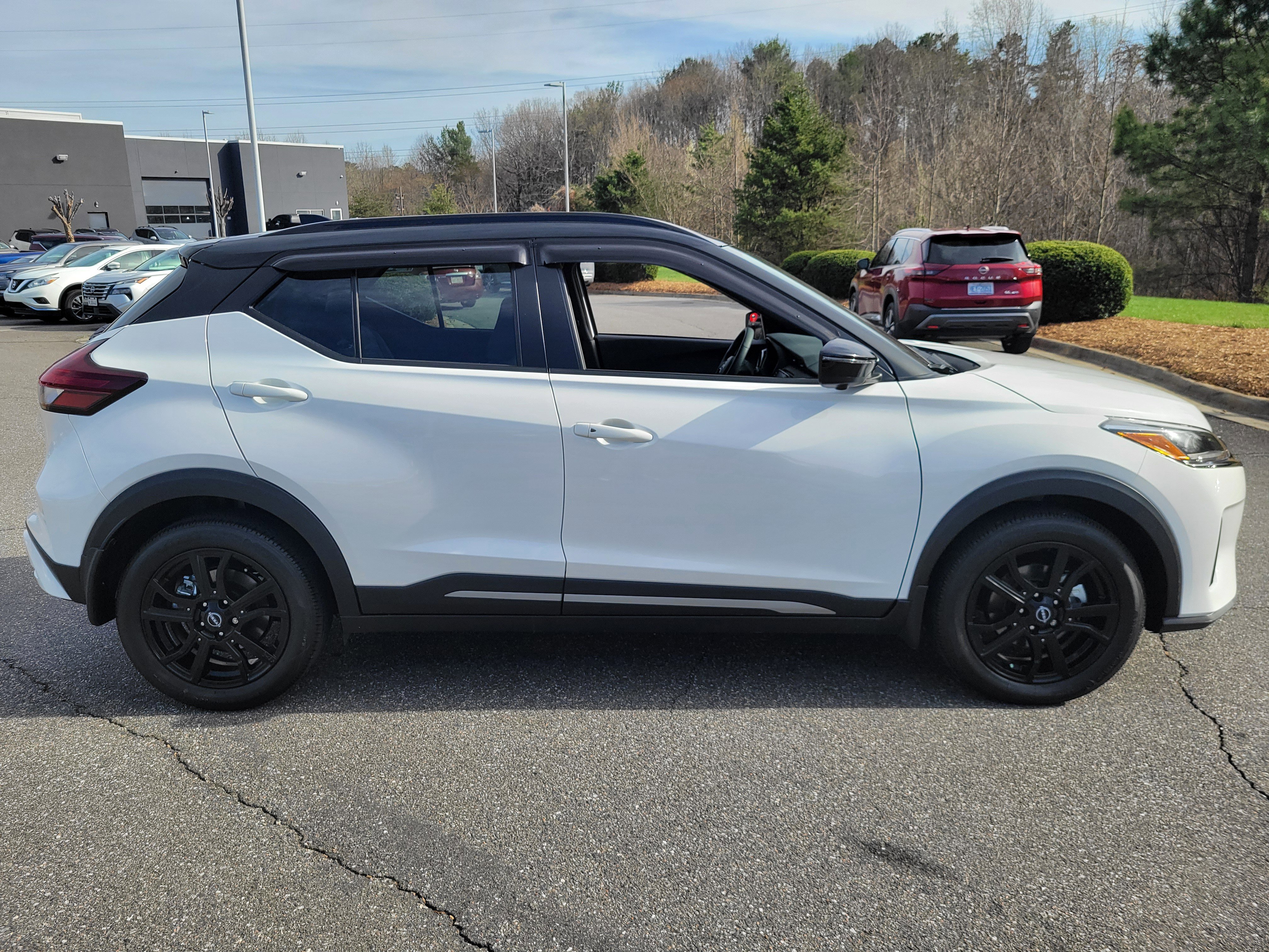 Certified 2023 Nissan Kicks SR w/ SR Premium Package image 4