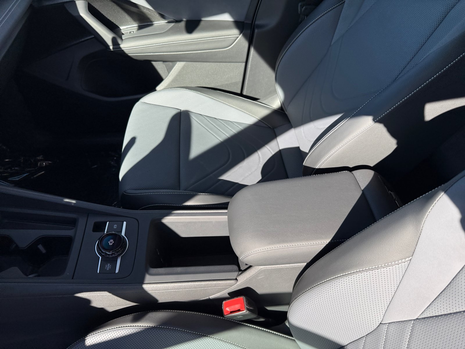 New 2026 Volkswagen Tiguan SE FWD image 14