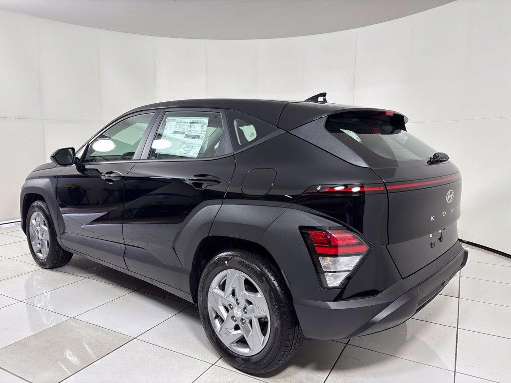 New 2027 Hyundai Kona SE FWD image 3