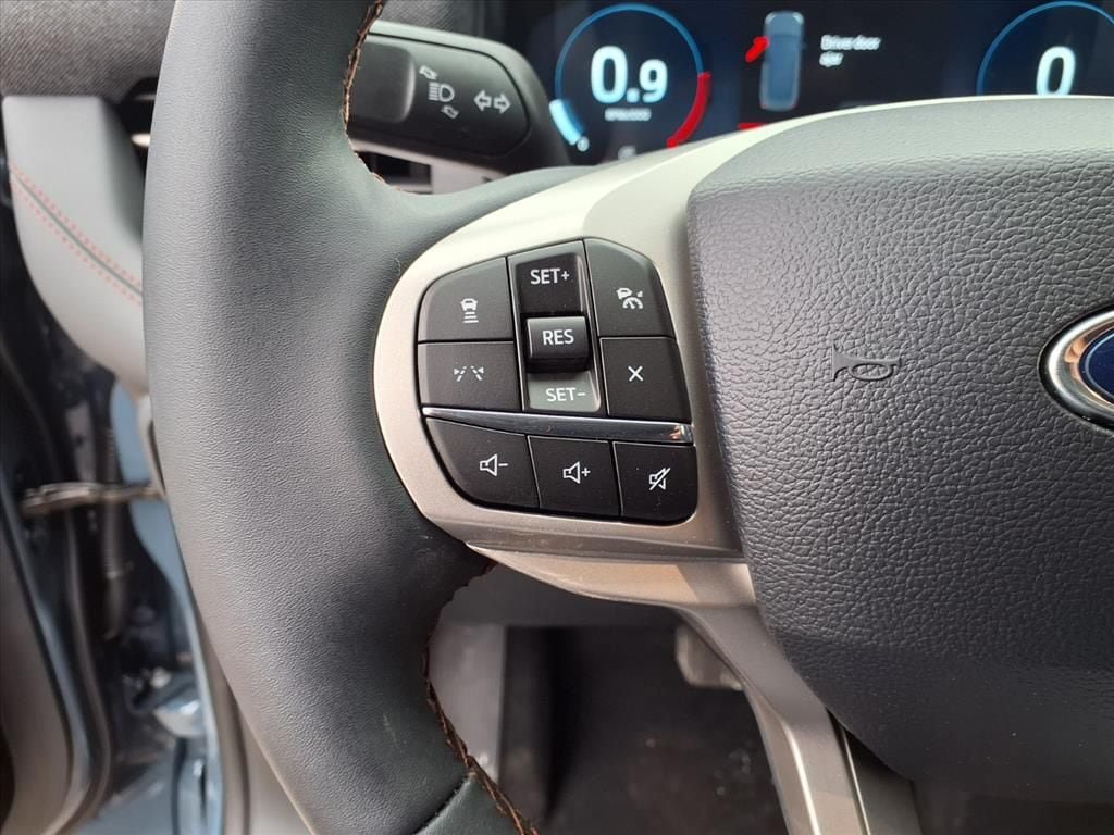 New 2026 Ford Explorer Active RWD image 14