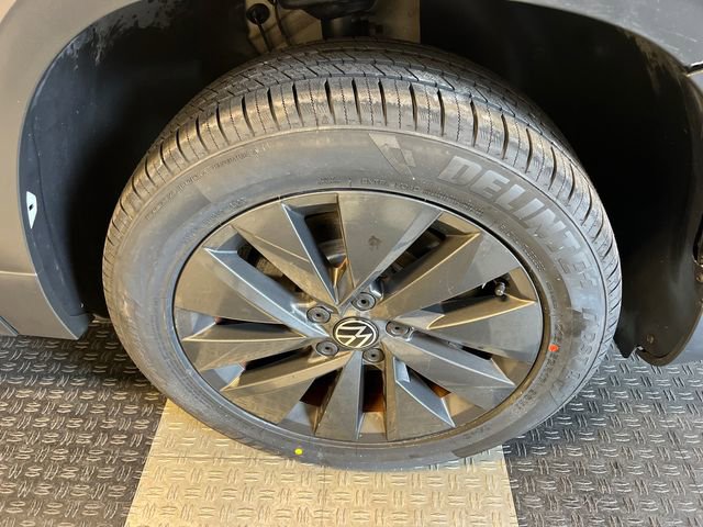 Used 2022 Volkswagen Taos S image 9