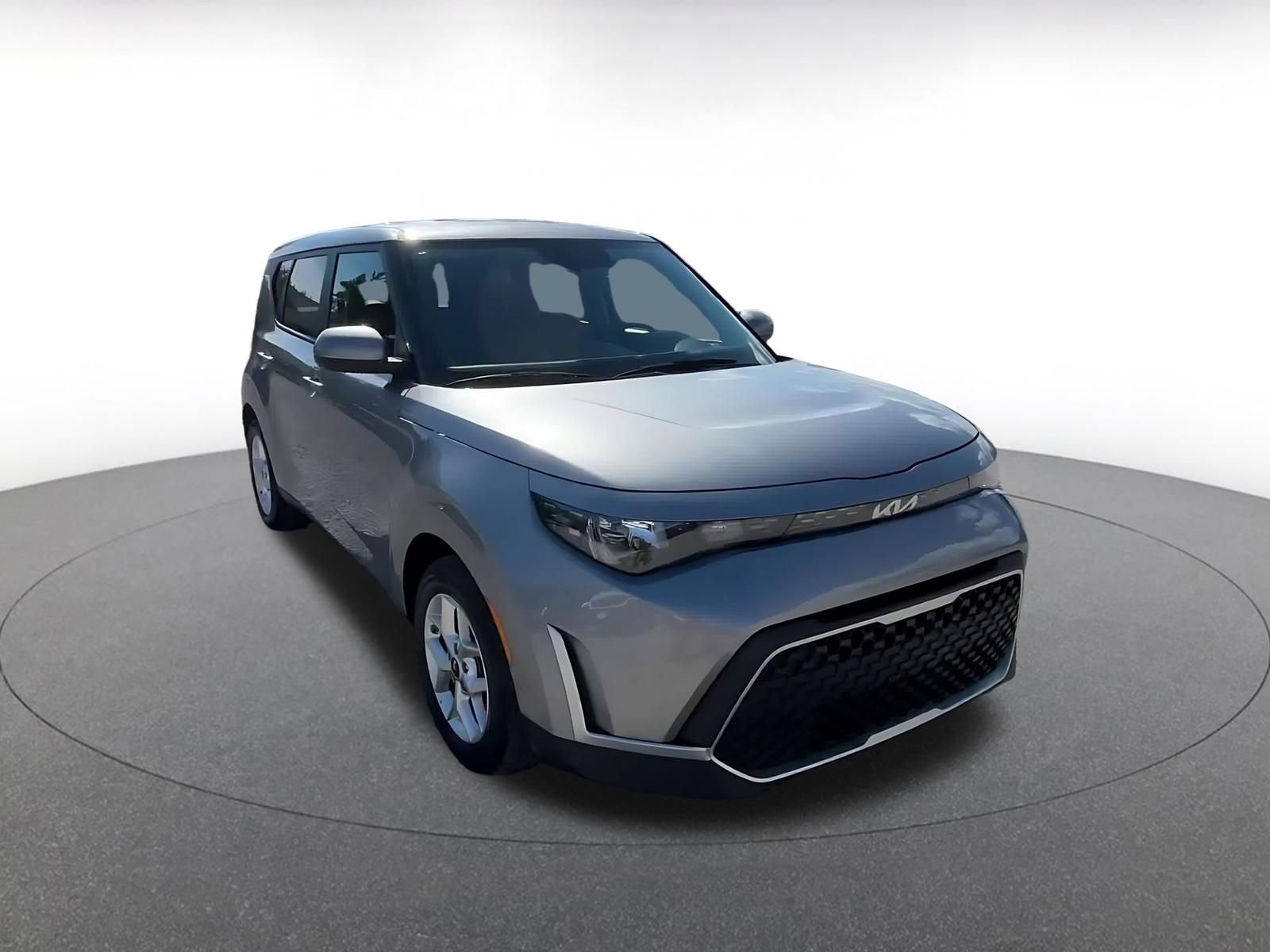 Used 2025 Kia Soul LX w/ LX Technology Package FWD image 3