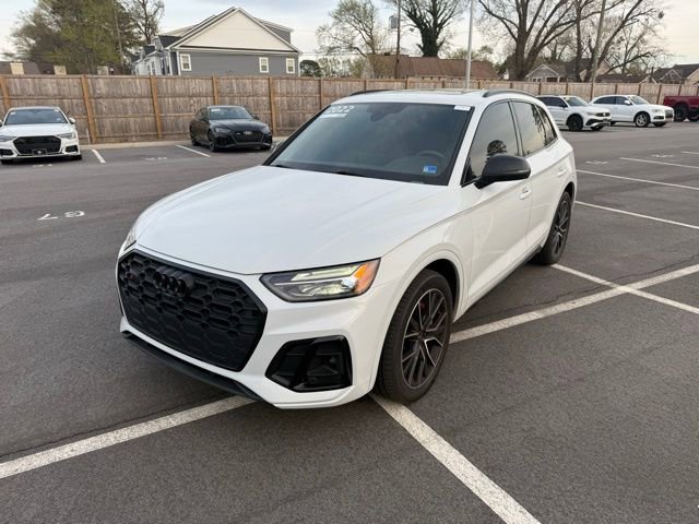 Used 2022 Audi SQ5 Premium Plus w/ Premium Plus Package image 2