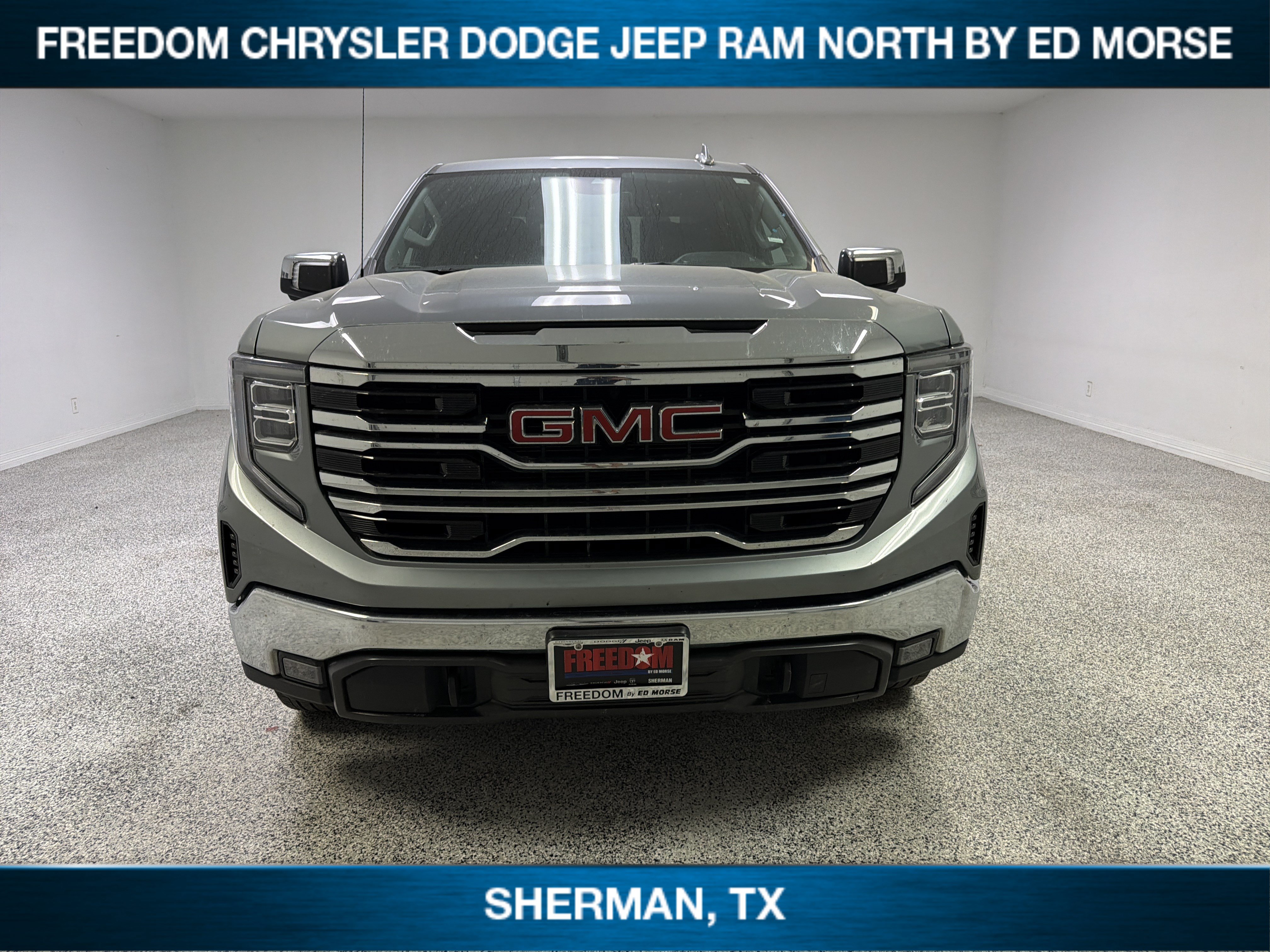Used 2025 GMC Sierra 1500 SLT AWD/4WD image 2