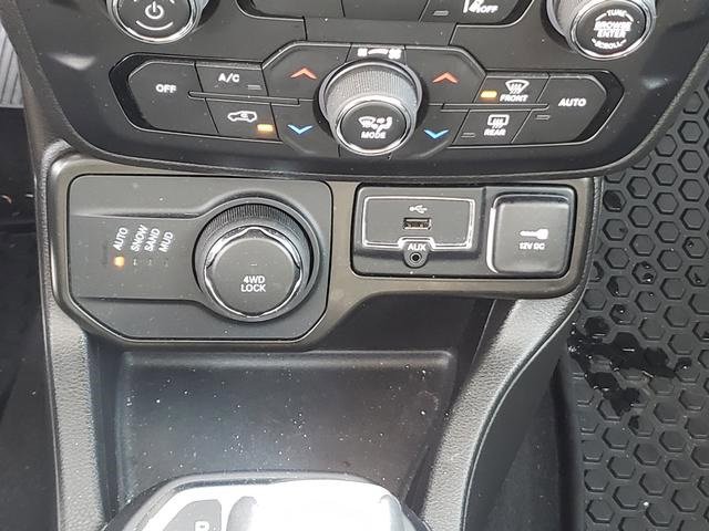 Used 2023 Jeep Renegade Latitude image 24