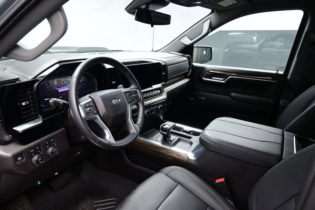 Used 2024 Chevrolet Silverado 1500 LT Trail Boss w/ LT Trail Boss Premium Package AWD/4WD image 8