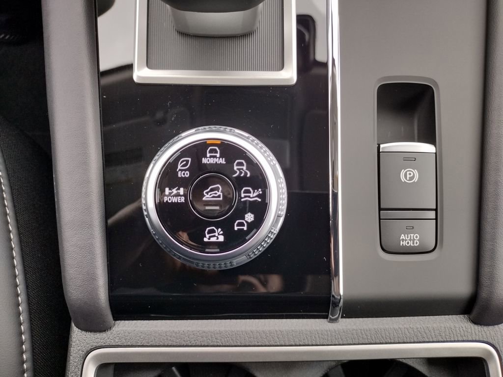 New 2025 Mitsubishi Outlander SE image 22