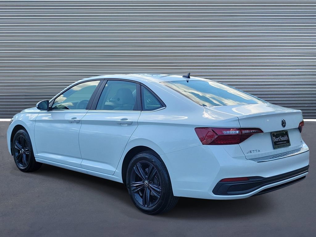 Used 2024 Volkswagen Jetta SE FWD image 4