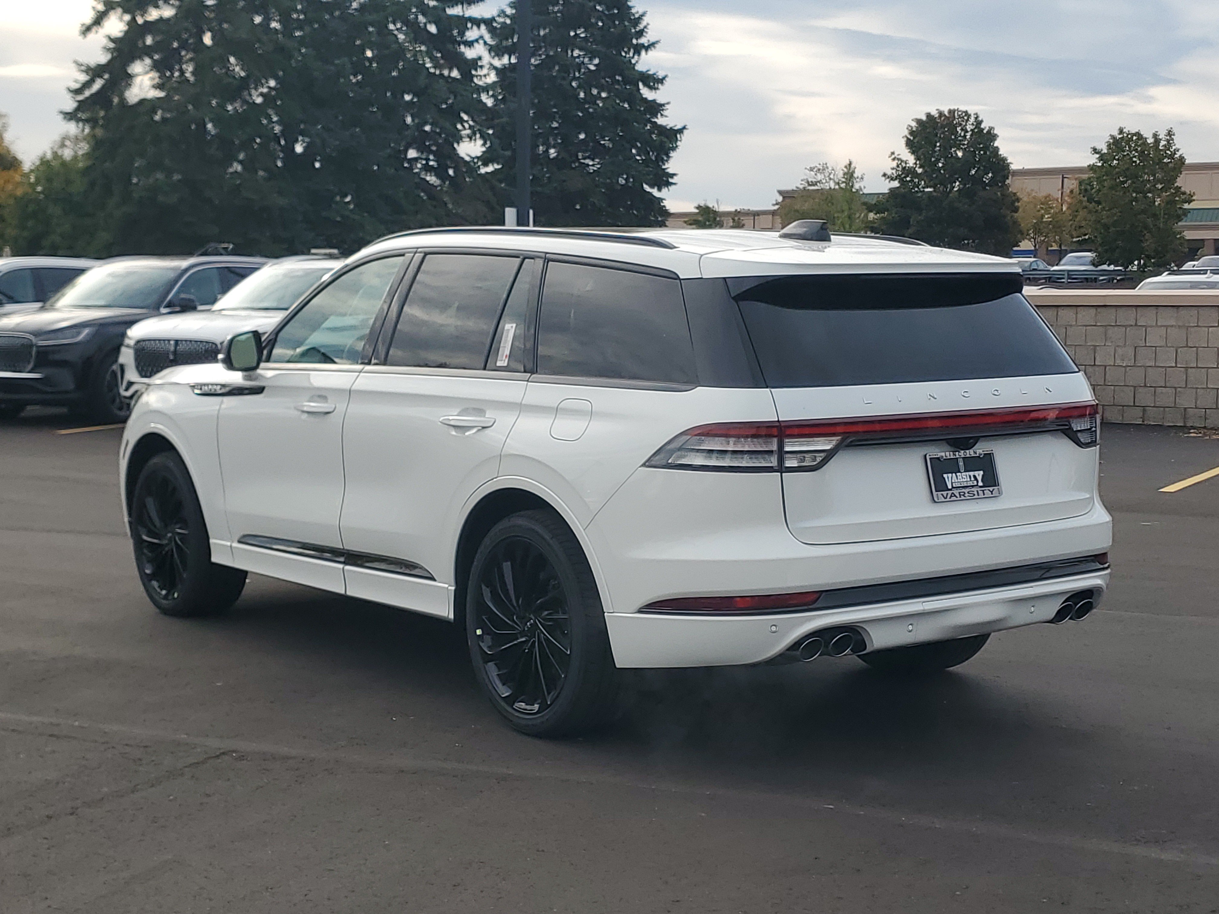New 2027 Lincoln Aviator Reserve w/ Jet Appearance Package AWD/4WD image 3