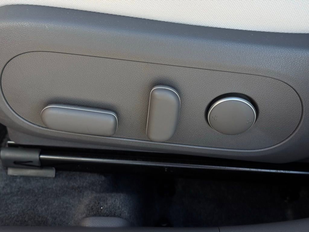 Used 2025 Hyundai Kona SEL image 23