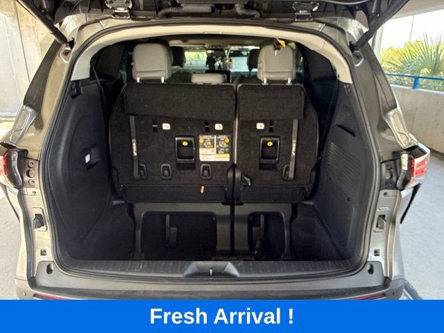 Used 2026 Toyota Sienna XLE FWD image 5