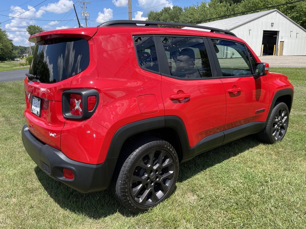 Used 2023 Jeep Renegade Latitude image 3