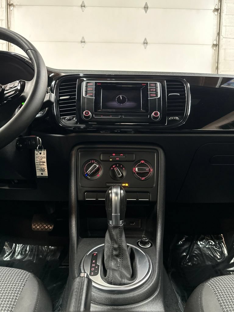 Used 2019 Volkswagen Beetle 2.0T S FWD image 24