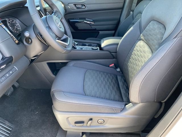 New 2025 Nissan Pathfinder SV w/ Black Appearance Package image 10