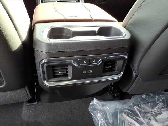 New 2026 GMC Sierra 1500 Denali Ultimate w/ LPO, Black Badging Package image 17