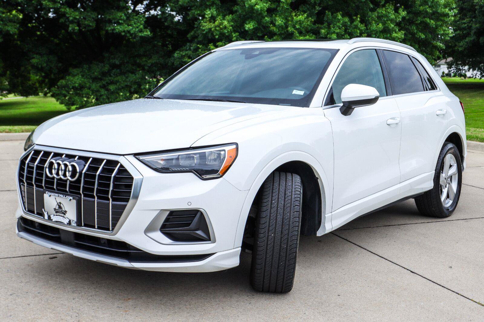 Used 2020 Audi Q3 2.0T Premium w/ Convenience Package AWD/4WD image 3