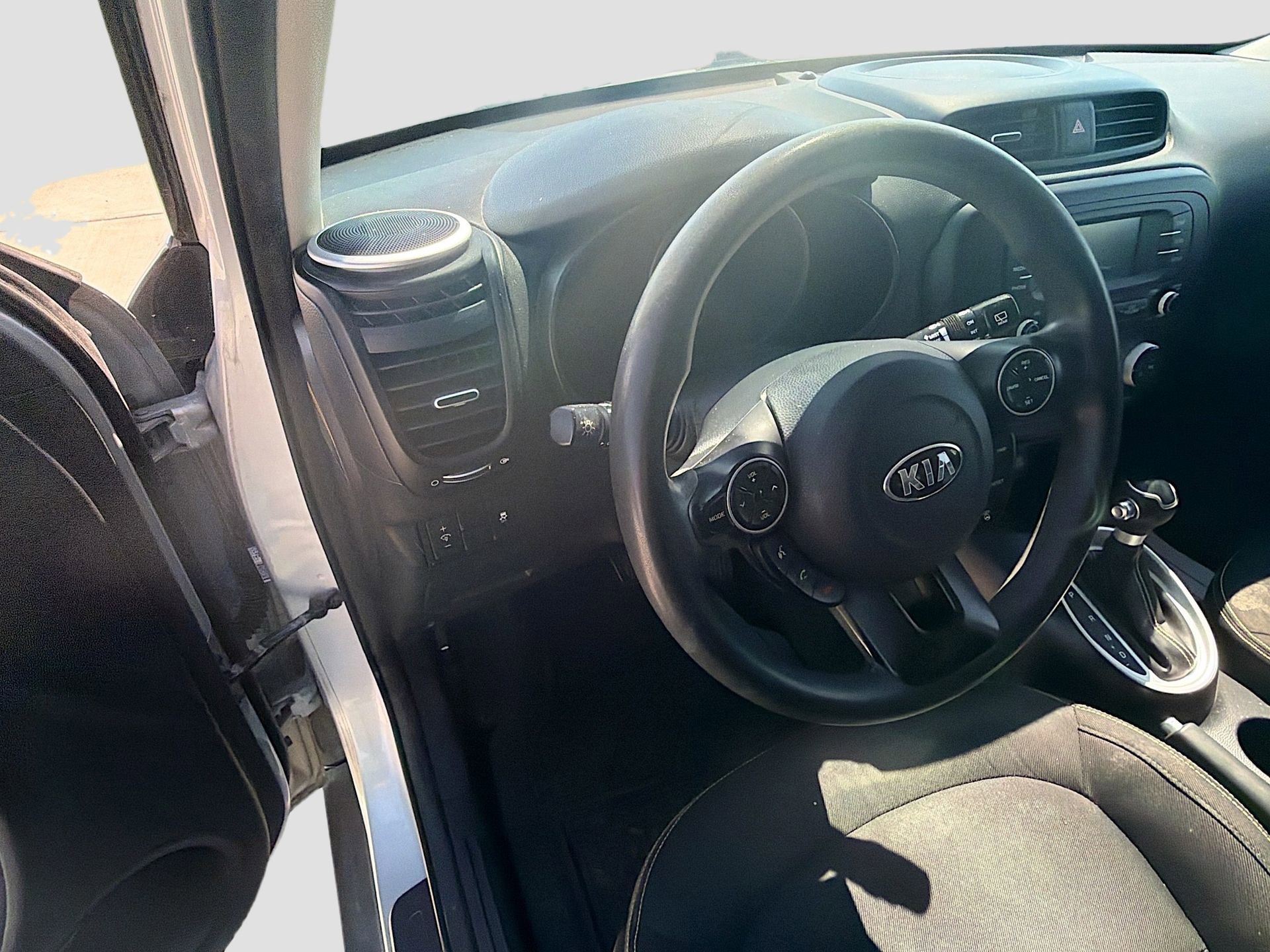 Used 2016 Kia Soul + image 12