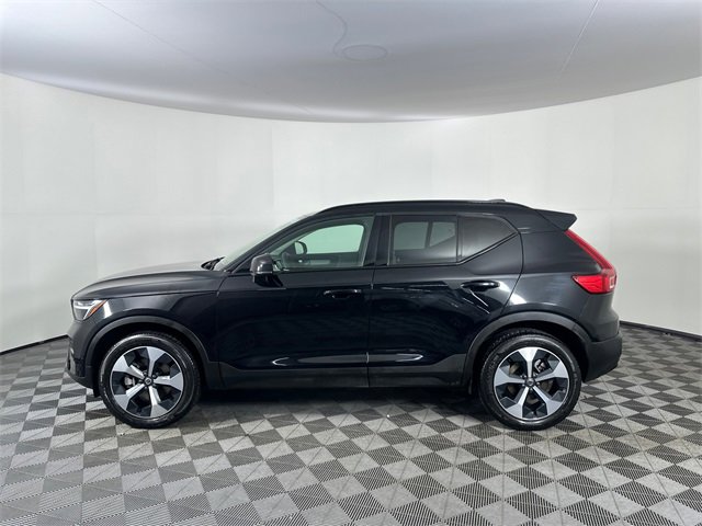Used 2025 Volvo XC40 B5 Plus w/ Climate Package image 3