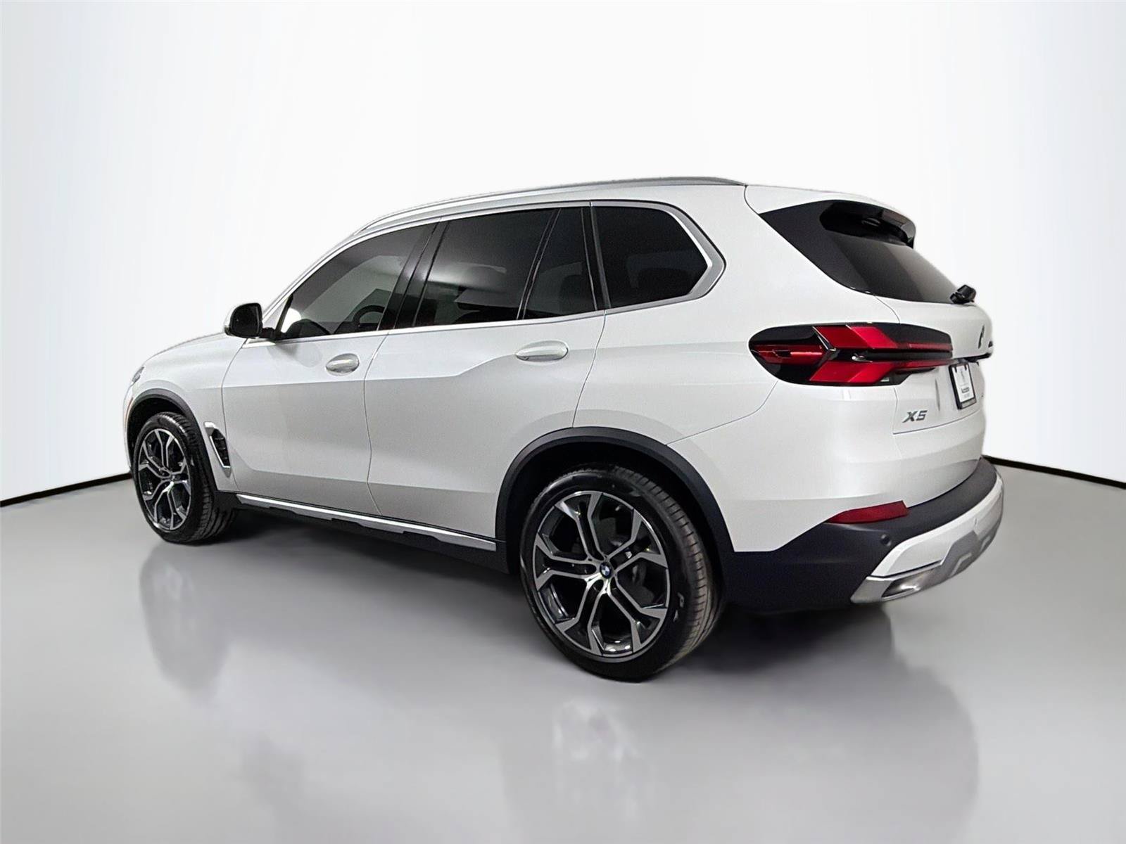 New 2026 BMW X5 xDrive40i w/ Climate Comfort Package AWD/4WD image 7