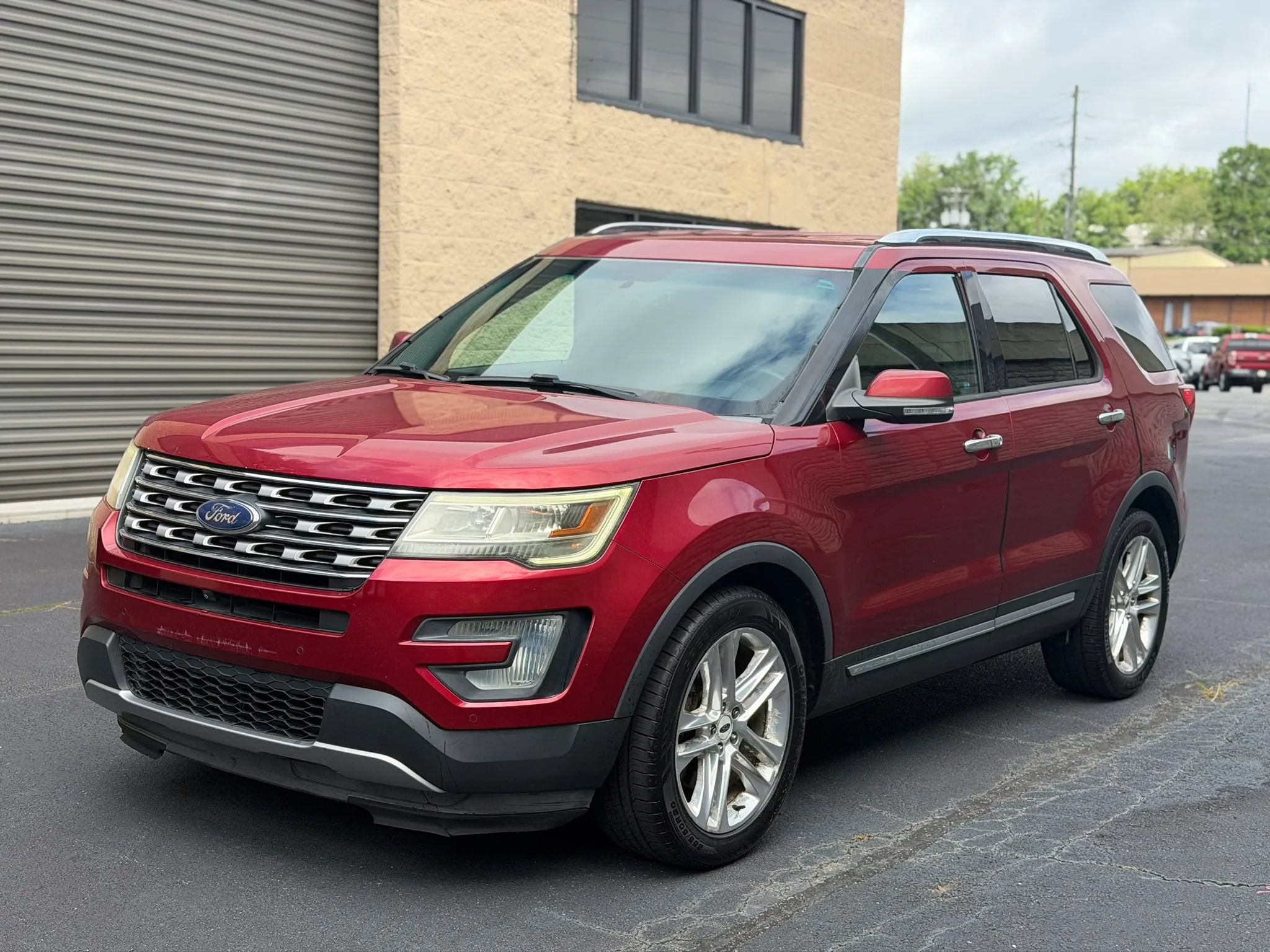 Used 2017 Ford Explorer Limited FWD image 1