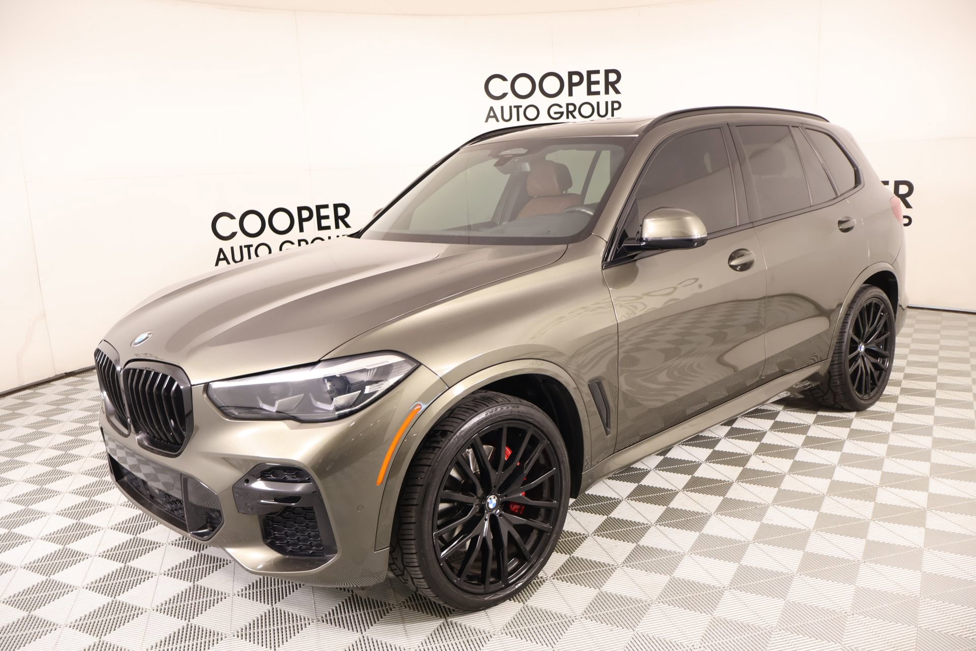 Used 2023 BMW X5 xDrive40i w/ M Sport Package AWD/4WD image 11