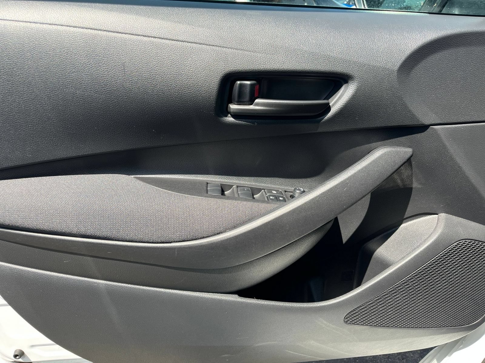 Used 2025 Toyota Corolla LE FWD image 18