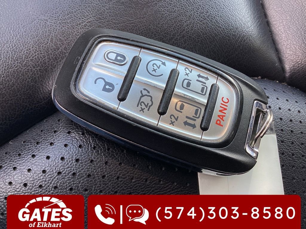 Used 2023 Chrysler Pacifica Touring-L FWD image 31