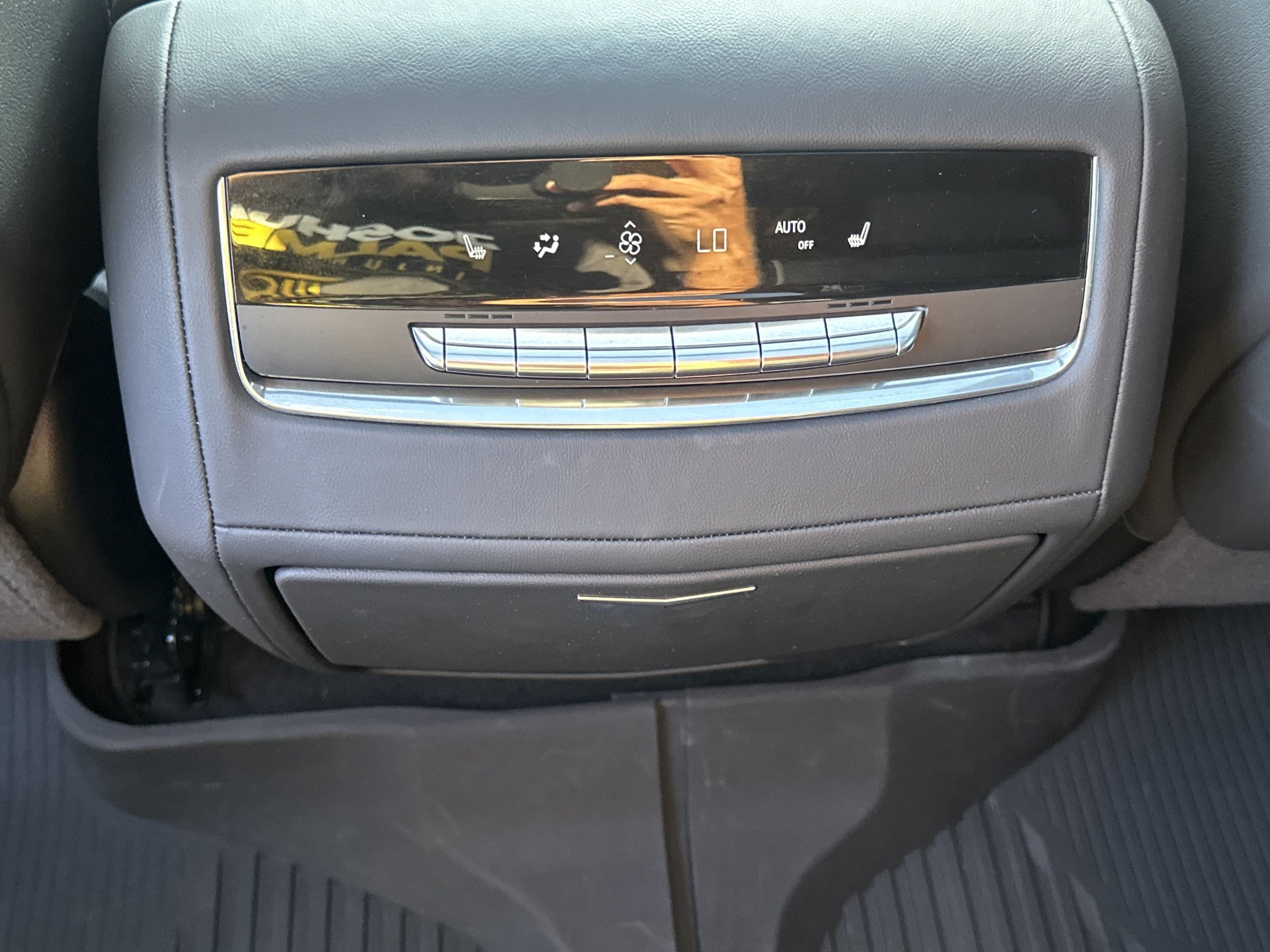Used 2023 Cadillac Escalade Premium Luxury AWD/4WD image 24