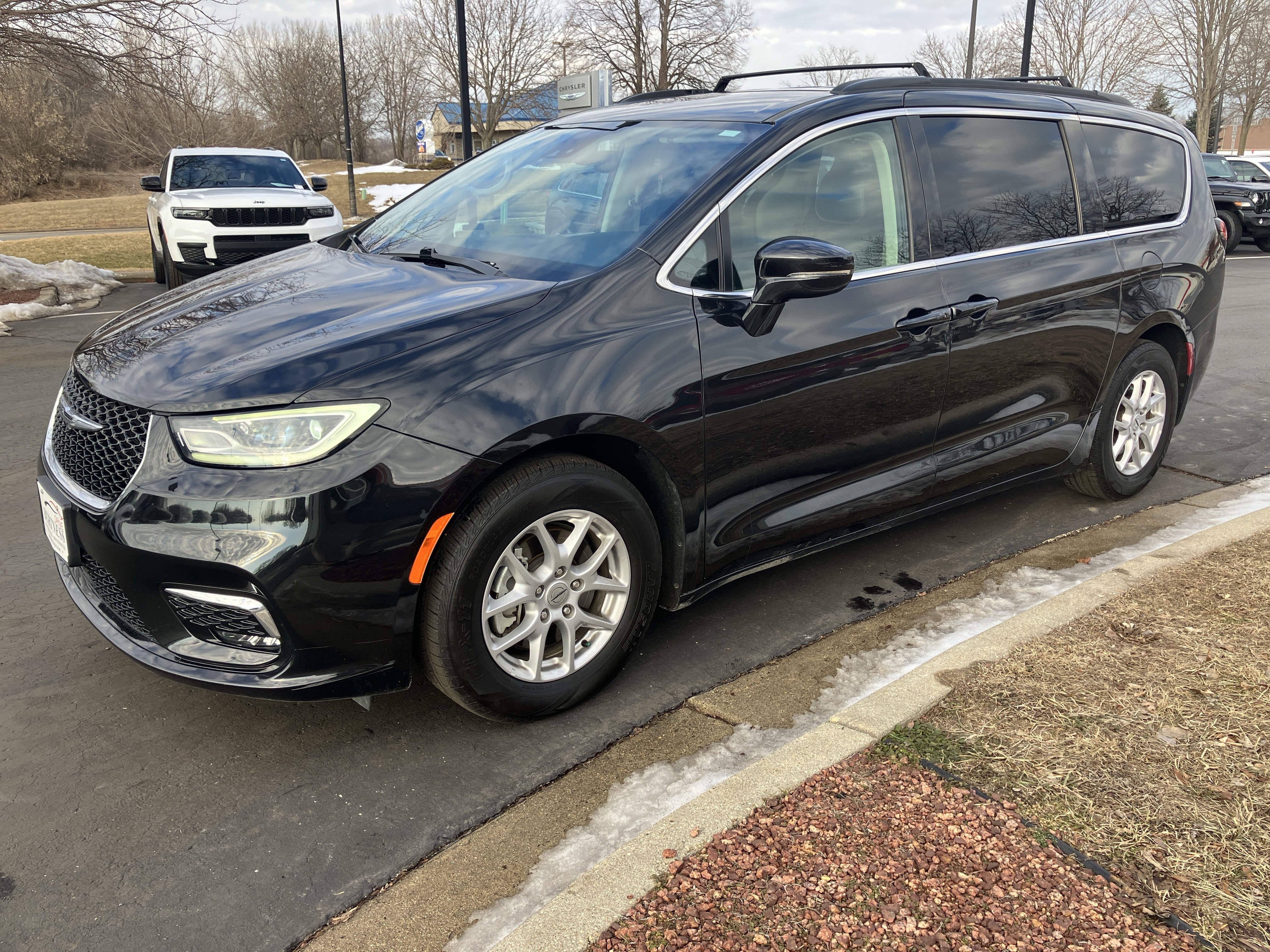 Used 2022 Chrysler Pacifica Touring-L image 17