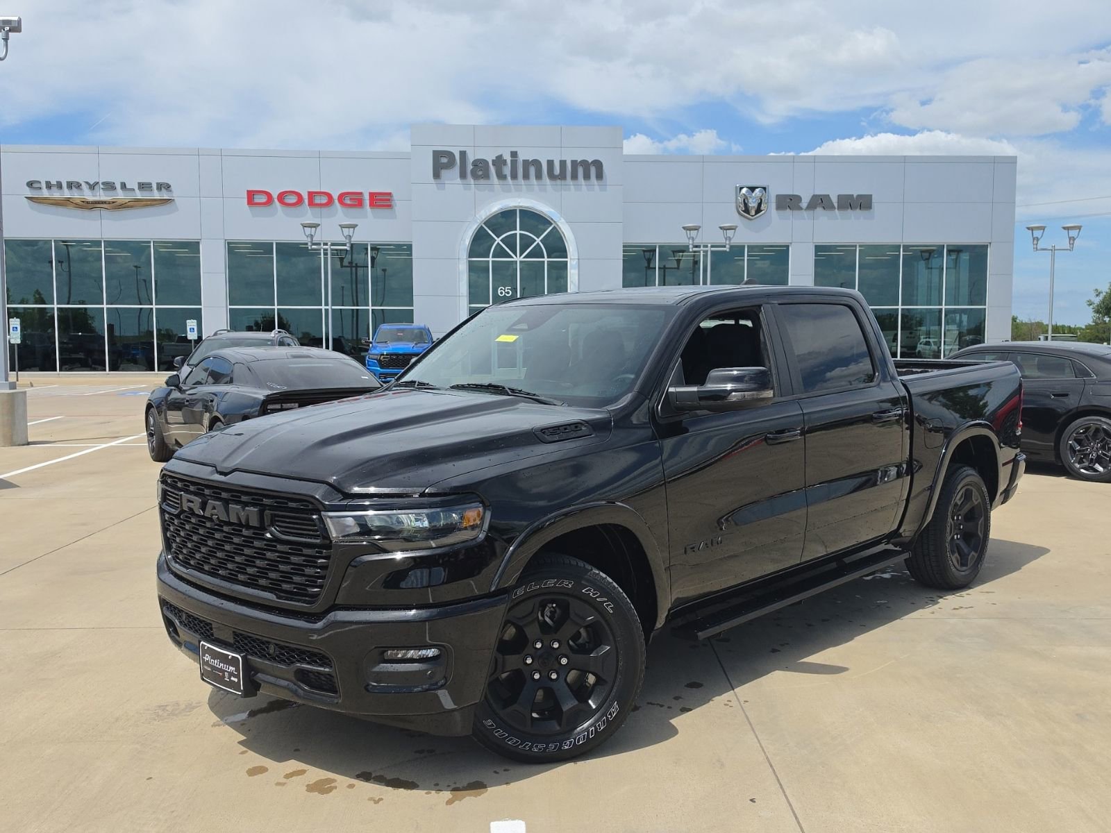 Used 2025 RAM 1500 Lone Star AWD/4WD image 1