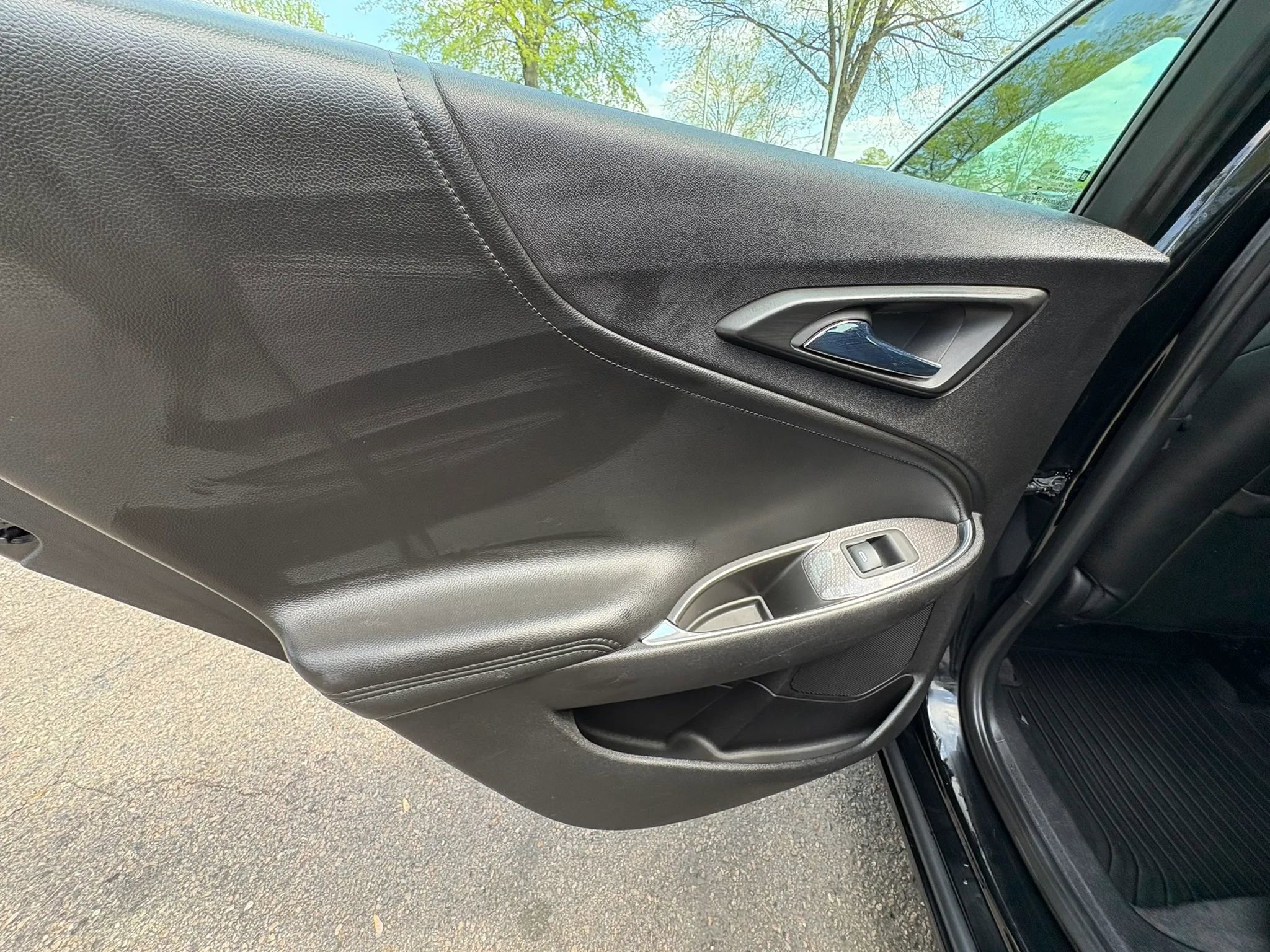 Used 2017 Chevrolet Malibu LT w/ Leather Package image 24