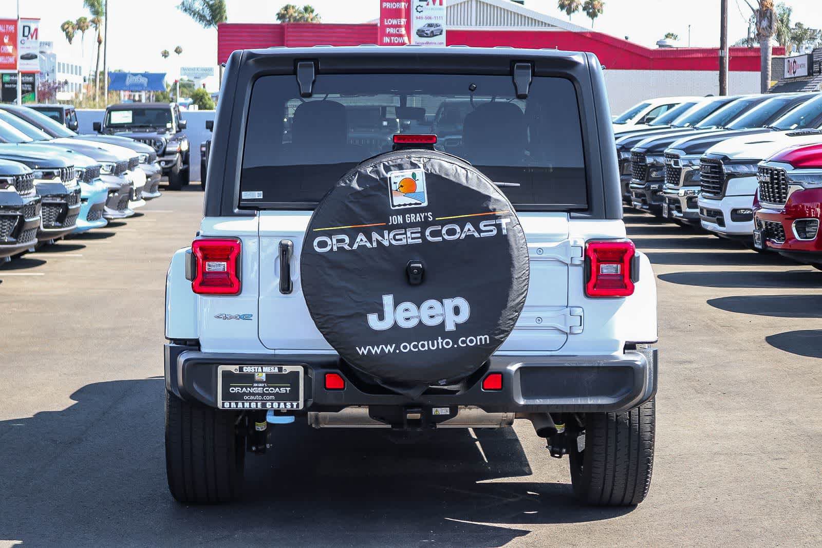 Used 2023 Jeep Wrangler Unlimited Sahara AWD/4WD image 5
