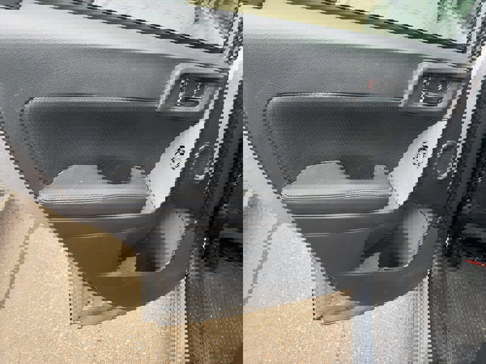 Used 2015 Subaru Forester 2.5i Limited image 16