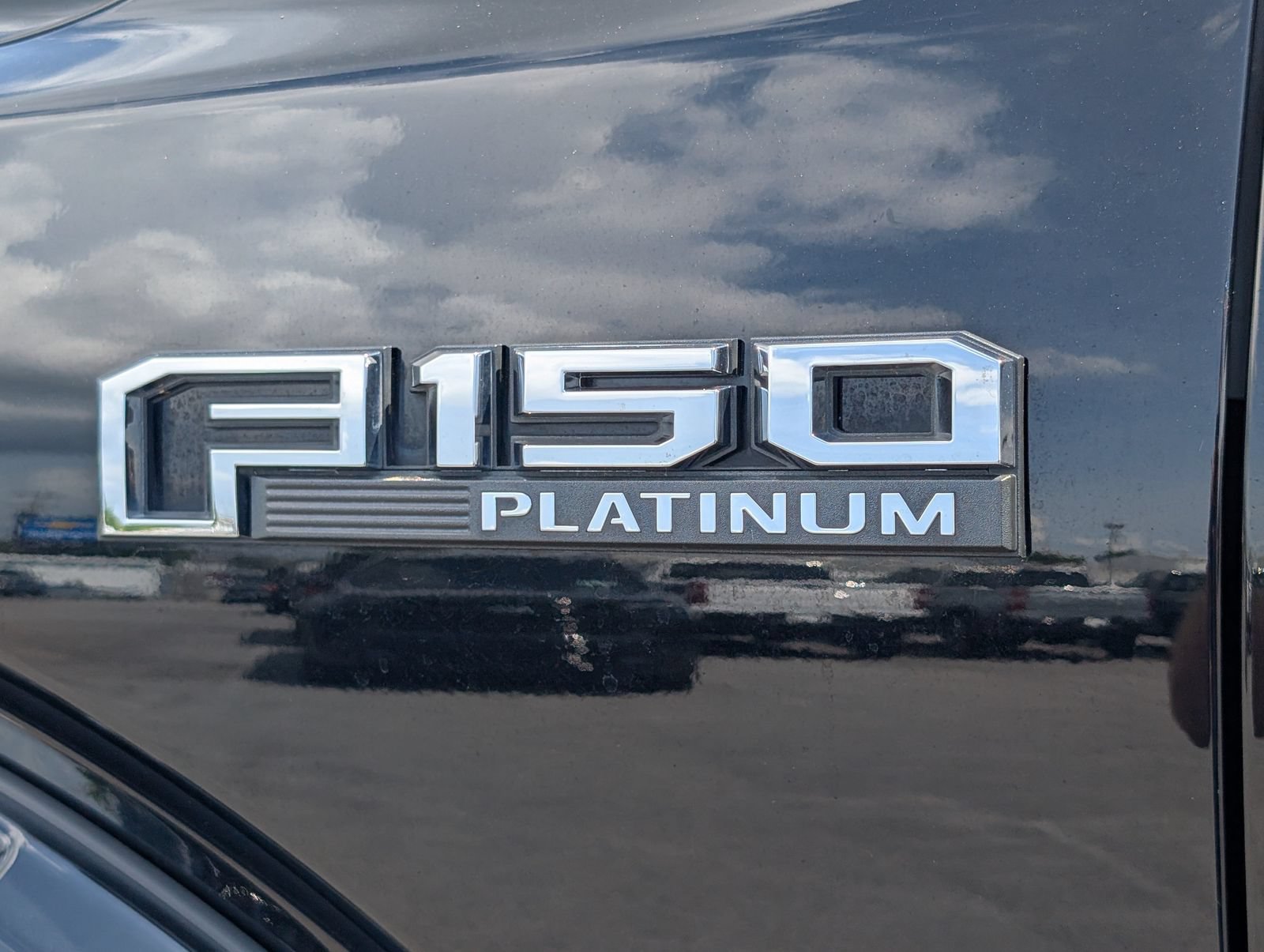 Used 2016 Ford F150 Platinum w/ Equipment Group 701A Luxury AWD/4WD image 6