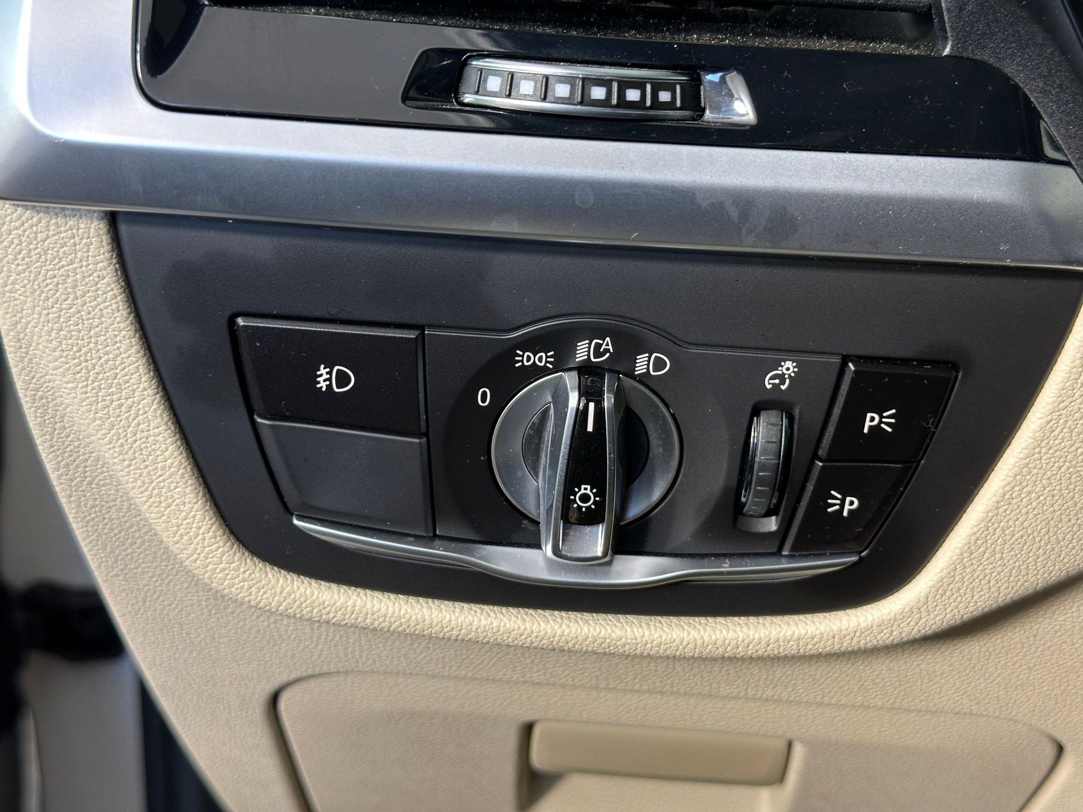 Used 2019 BMW X3 sDrive30i w/ Premium Package image 16