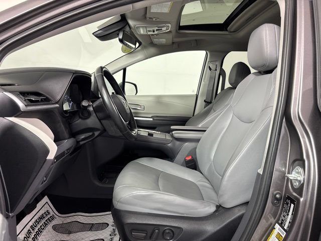 Used 2023 Toyota Sienna XLE AWD/4WD image 14