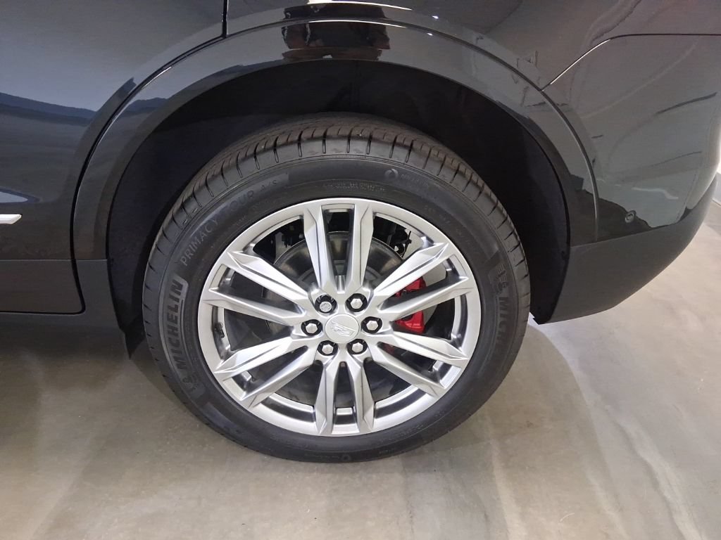 Certified 2026 Cadillac XT5 Sportv w/ LPO, Floor Liner Package AWD/4WD image 18