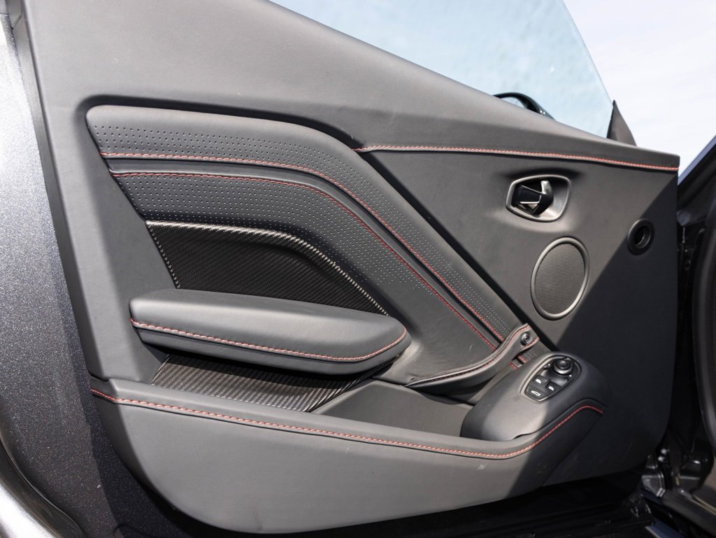 Used 2023 Aston Martin V8 Vantage Coupe image 23
