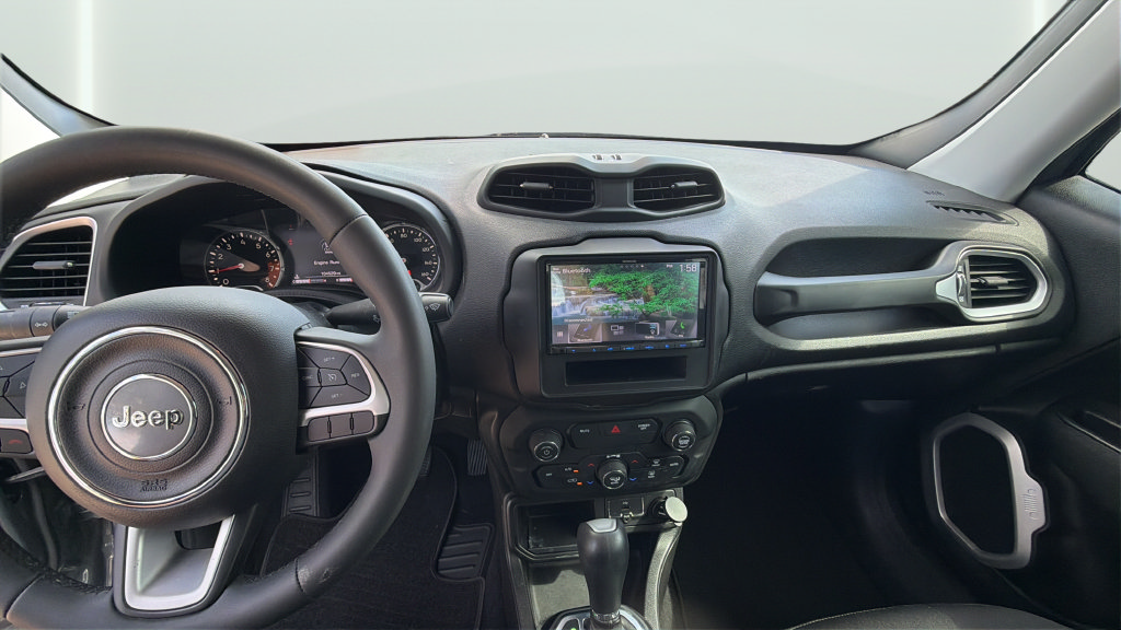 Used 2018 Jeep Renegade Latitude w/ UConnect 8.4 Nav Group FWD image 15