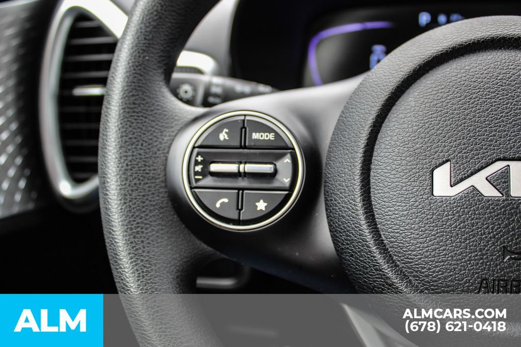 Used 2025 Kia Soul LX w/ LX Technology Package FWD image 25