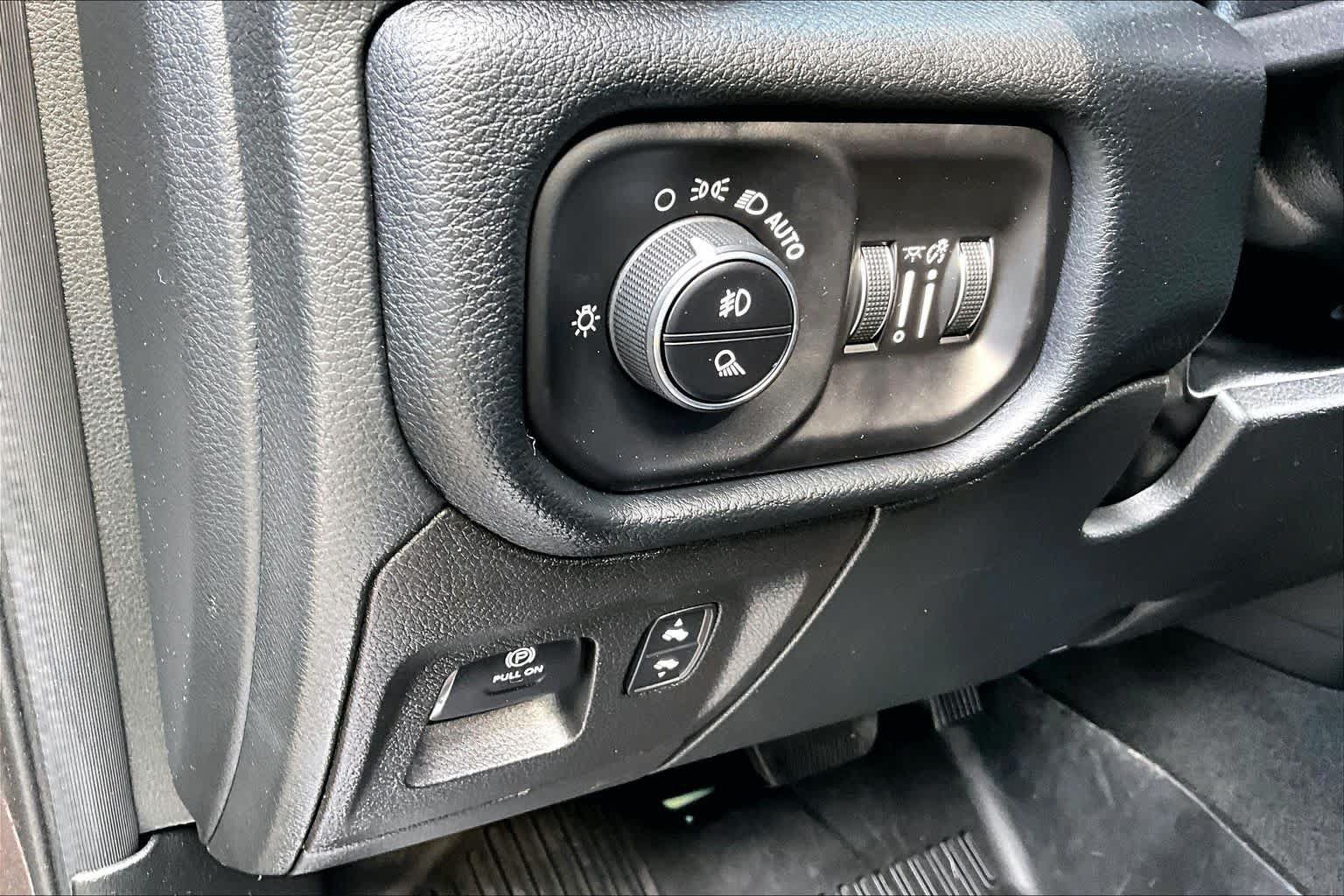 Used 2022 RAM 1500 Laramie AWD/4WD image 32