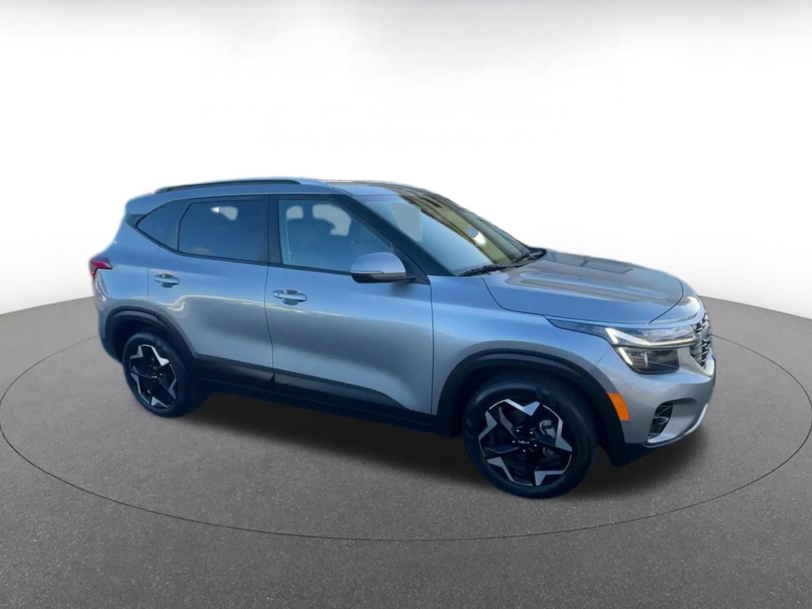 Used 2025 Kia Seltos S FWD image 2