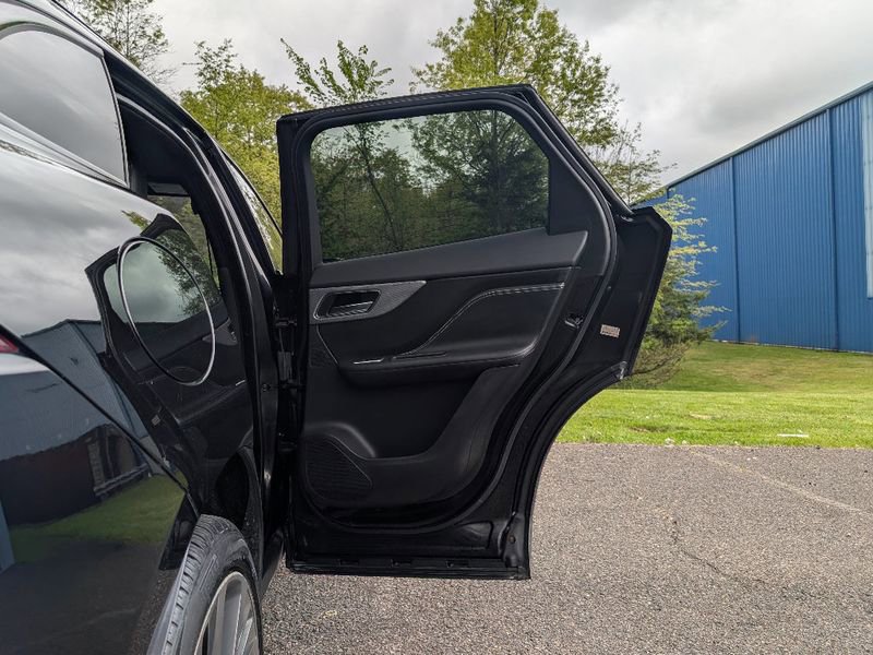 Used 2018 Jaguar F-PACE S AWD/4WD image 13