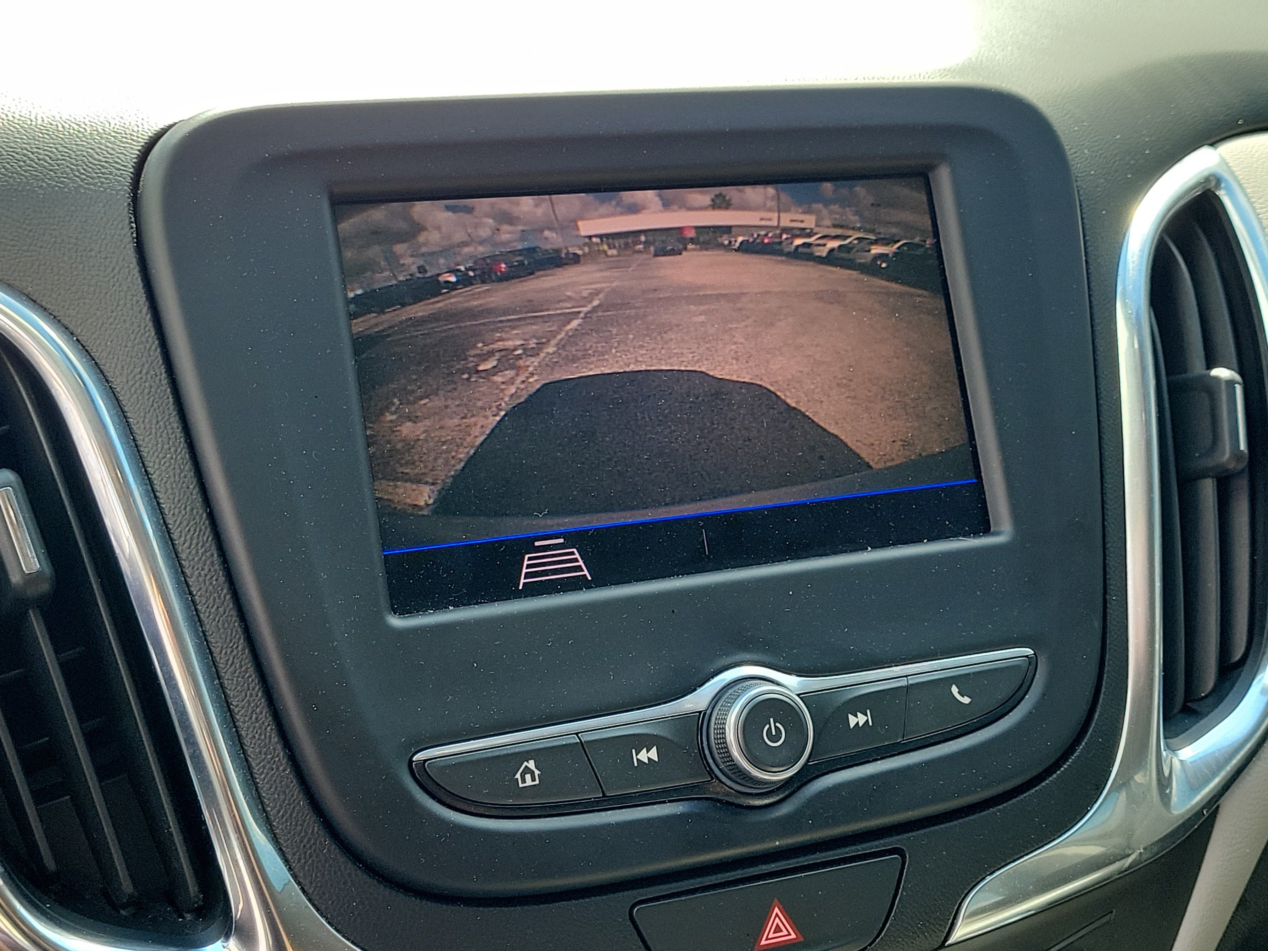 Used 2021 Chevrolet Equinox LS FWD image 20