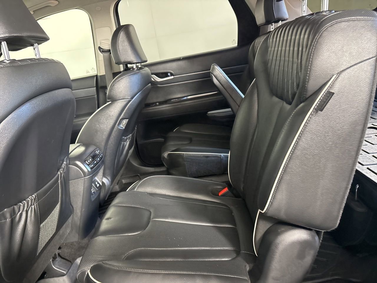Used 2023 Hyundai Palisade Limited w/ Cargo Package image 24