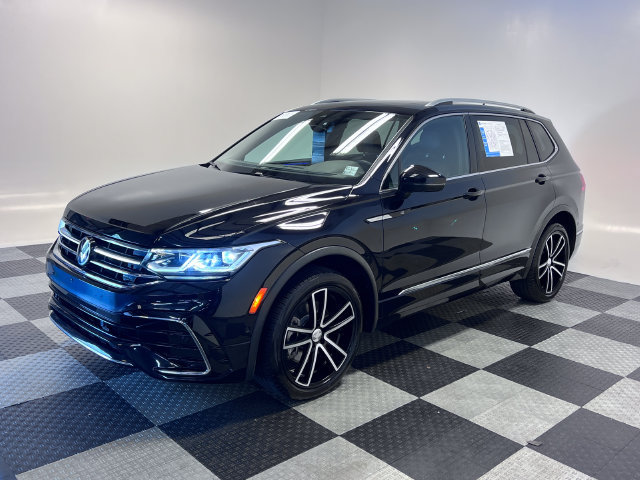 Certified 2024 Volkswagen Tiguan SEL R-Line AWD/4WD image 3
